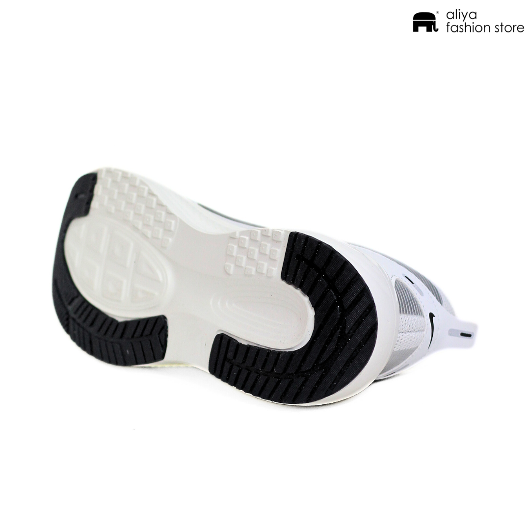 Nike ZoomX Running Shoe 8120