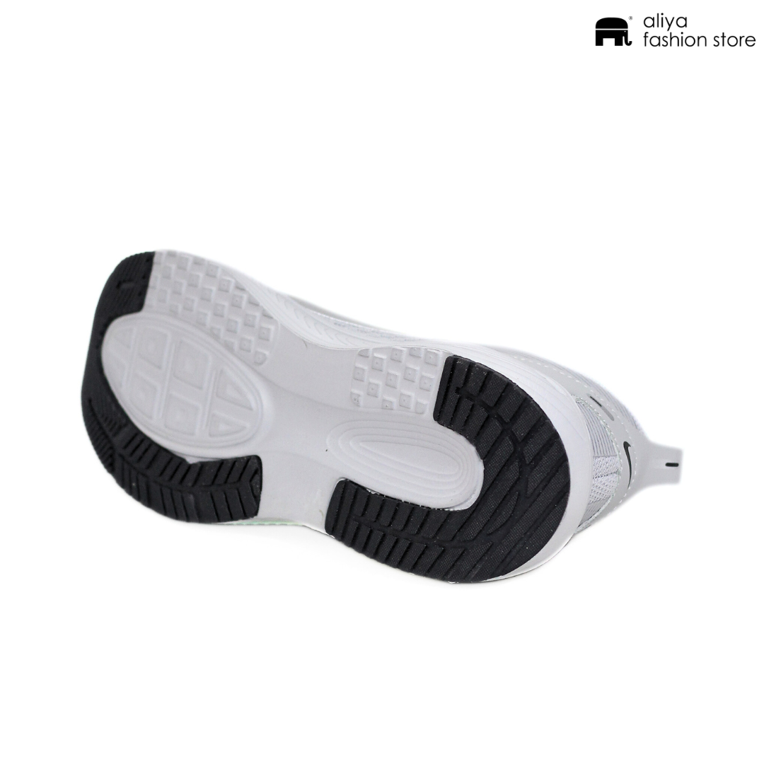 Nike ZoomX Running Shoe 8120