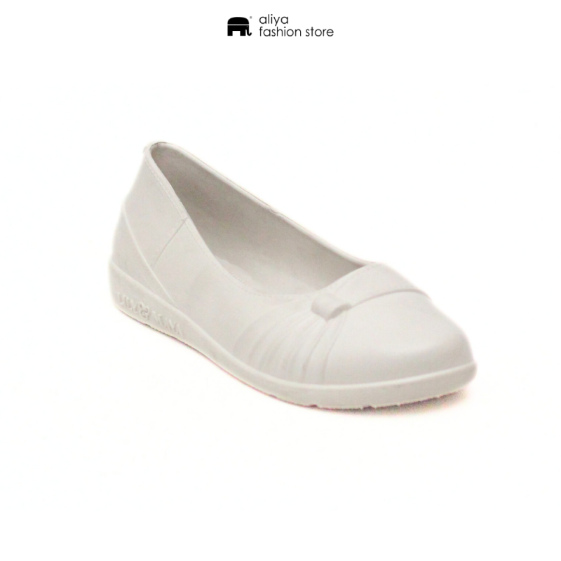 Ladies Imported Court Shoe LM013
