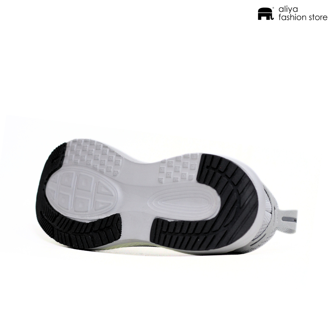 Nike ZoomX Running Shoe N880